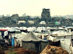 La tempesta Byron si abbatte su Gaza