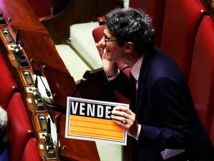 Manovra 2026 approvata tra proteste