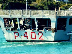 Migranti verso i centri in Albania