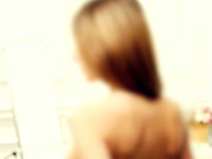 Donne spogliate senza consenso