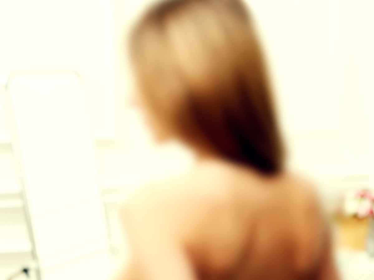 Donne spogliate senza consenso