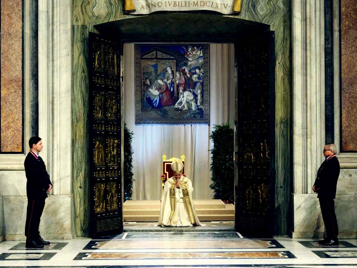 Papa Leone XVI chiude la Porta Santa