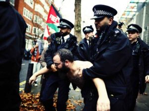 Una protesta nel Regno Unito