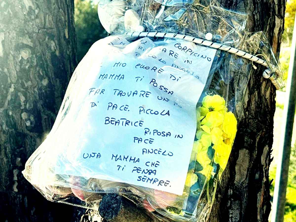 Fiori per la bimba deceduta a Bordighera