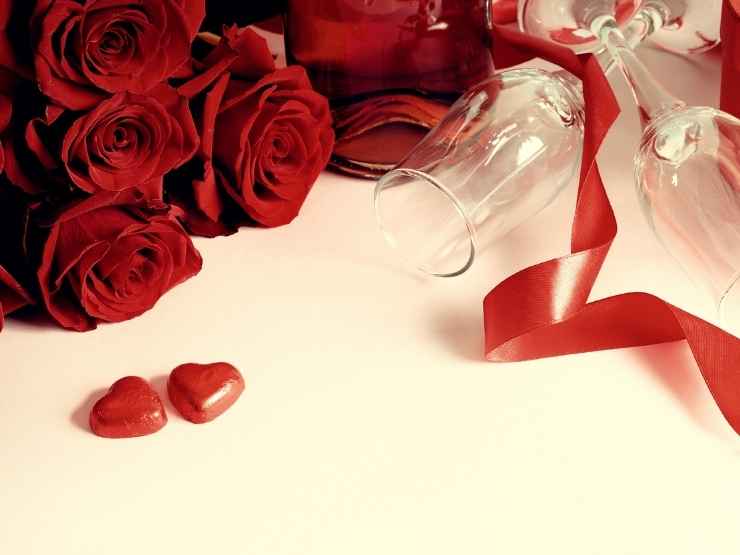 San Valentino, rose e calici