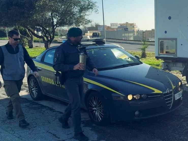 Caro carburanti, controlli della guardia di finanza