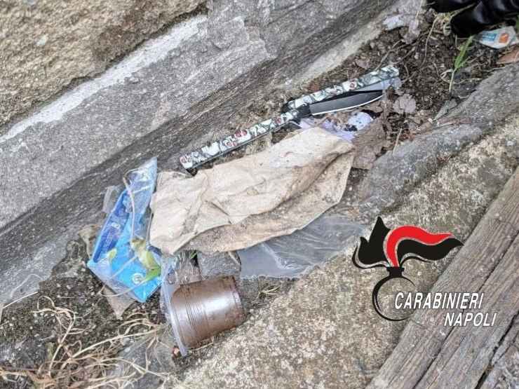 Coltello a farfalla sequestrato a Napoli