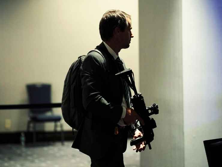 Agenti dopo l'attentato