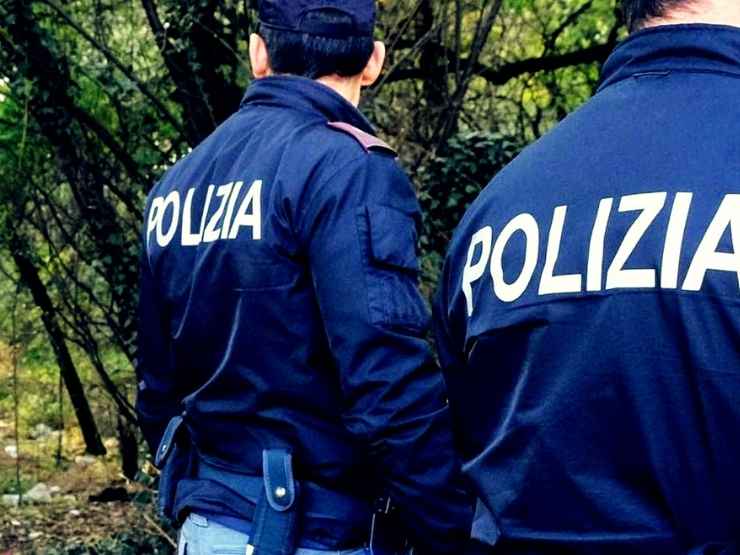 La polizia tra i boschi