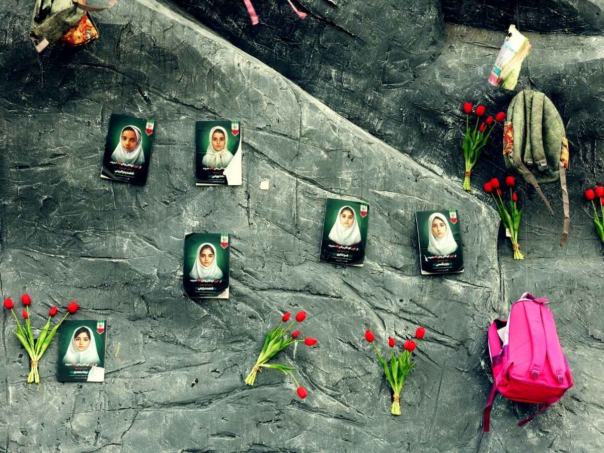 Le giovani vittime del bombardamento della scuola in Iran