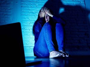 Riprende la madre stuprata, due arresti a Napoli