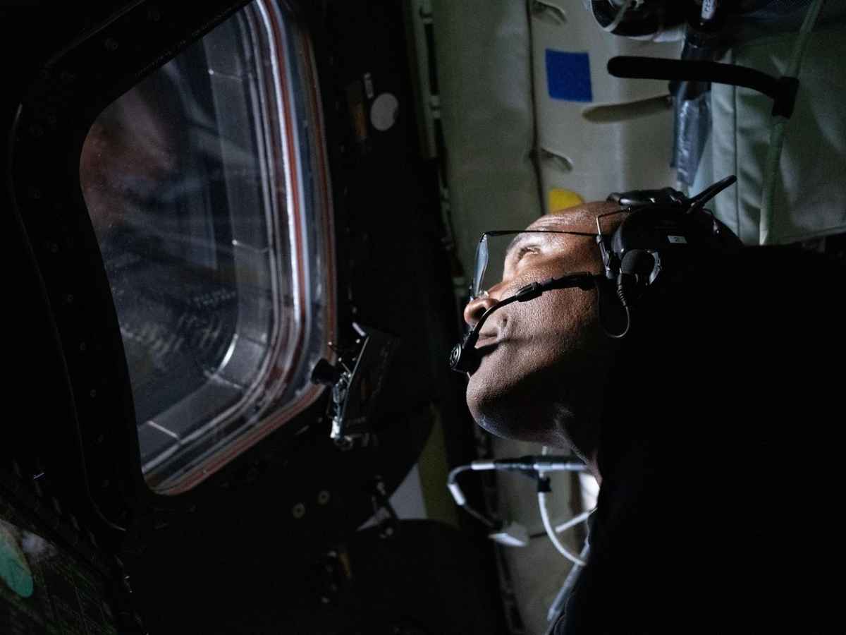 Un astronauta della missione Nasa Artemis II