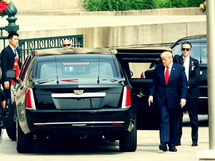 Donald Trump arriva a Pechino