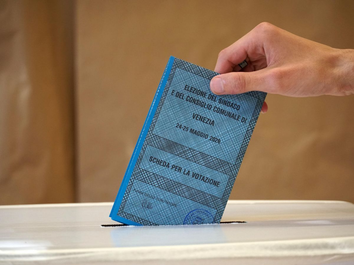 Urna elettorale in un seggio italiano