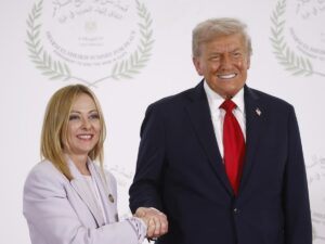 Giorgia Meloni e Donald Trump in Egitto