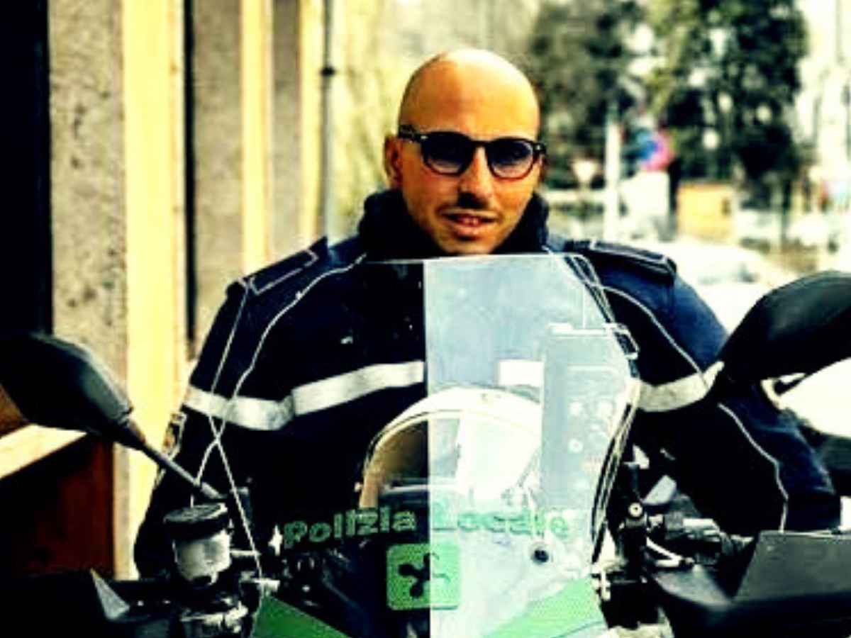 muore a 39 anni l8217agente francesco imprezzabile l8217incidente durante l8217inseguimento di un8217auto pirata indossare questa divisa 232 una vocazione da Notizie.com muore a 39 anni l8217agente francesco imprezzabile l8217incidente durante l8217inseguimento di un8217auto pirata indossare questa divisa 232 una vocazione