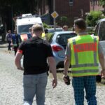 Poliziotti sulla scena del crimine nel centro per minori a Stade, dove 6 persone sono state uccide. 2 fermati.