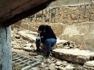 Terremoto in Venezuela, una persona si dispera