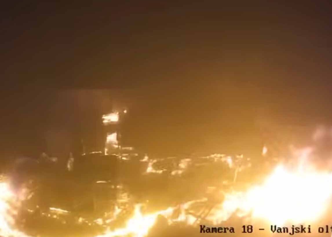 Altare estero della chiesa di San Giacomo a Medjugorie in fiamme
