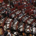 Deputati in Aula a Montecitorio seduti ai banchi