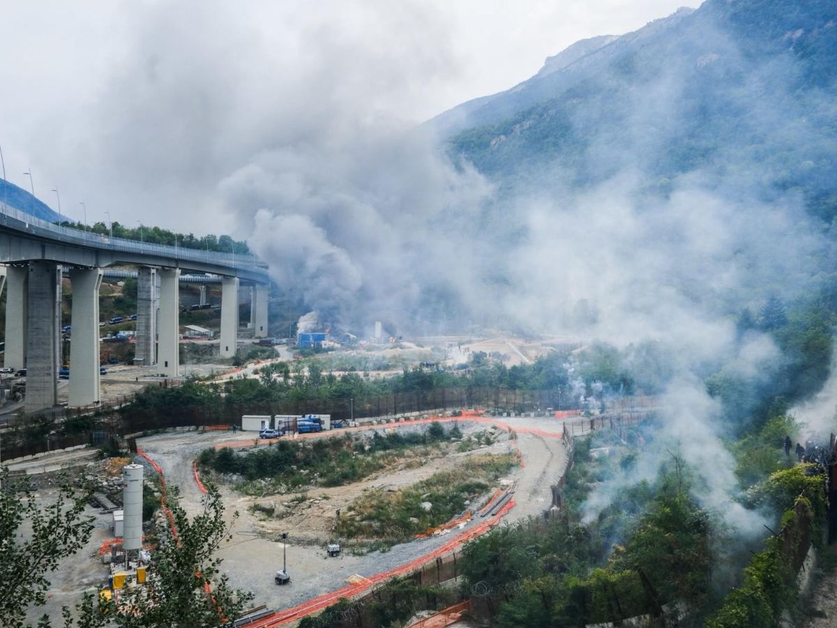 Assalto al cantiere TAV di Chiomonte da parte dei NoTAV