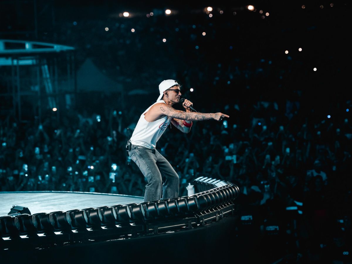 Ultimo sul palco durante il concerto a Roma del 4 luglio 2026