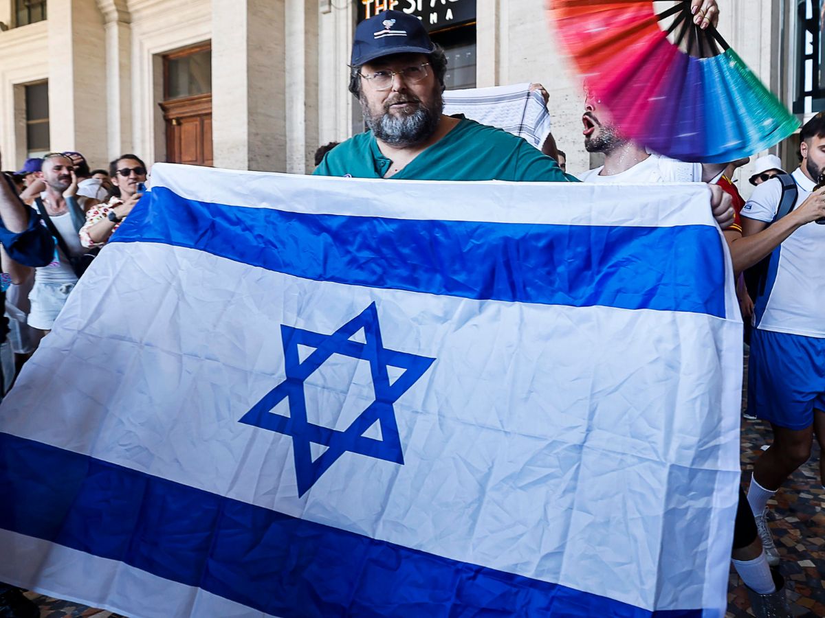 Mario Adinolfi a una manifestazione pro-Israele a Roma