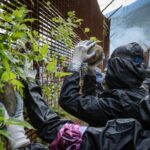 Due NoTav hanno in mano grosse pietre durante la protesta del 25 luglio 2026